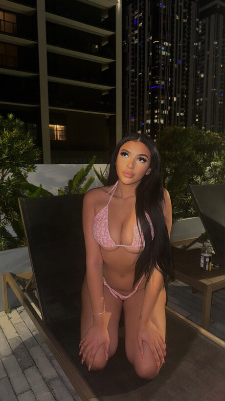 Lina Sara_ セクシーなポルノスター 画像