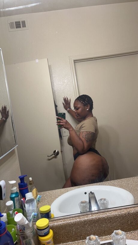 BBWレズビアンオンリーファンズ セクシーヌード 画像