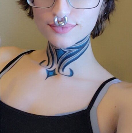 Plenia セクシーモデル 写真