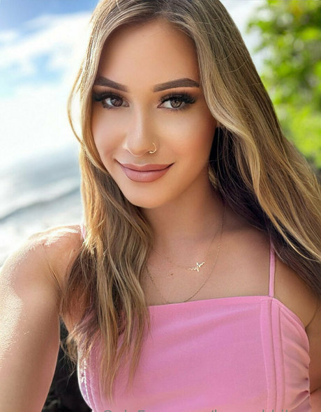 hannahhikess 裸のスター 画像