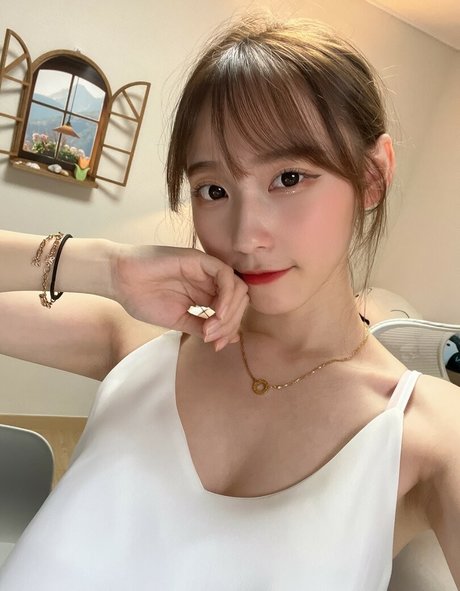 オイルを塗った巨乳オンリーファンズ 無料ポルノ ギャラリー