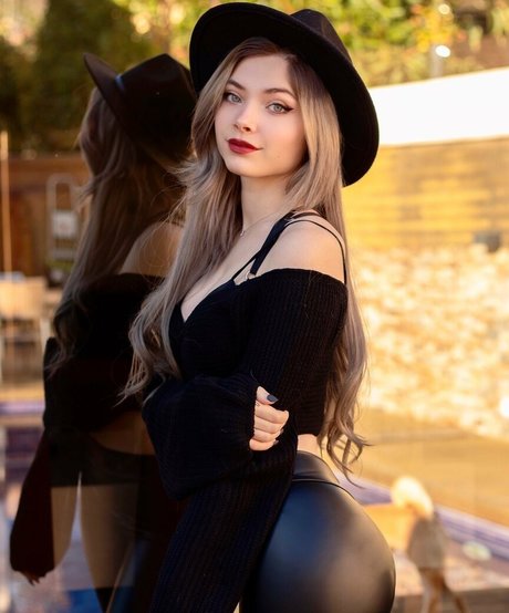 Monica Jimenez 美しいモデル 写真