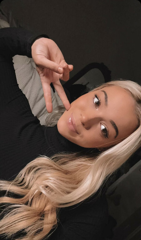 チェコのティーンズオンリーファンズ ポルノグラフィック ギャラリー