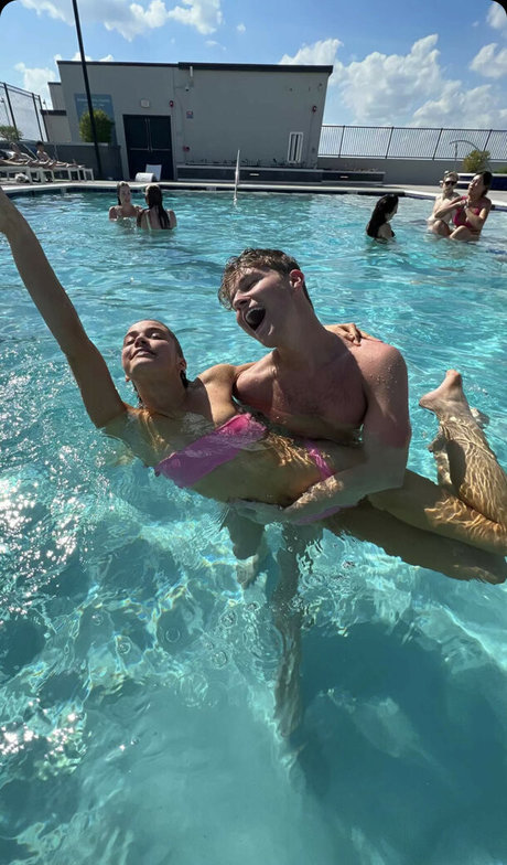 アナル乱交オンリーファンズ アート裸 画像