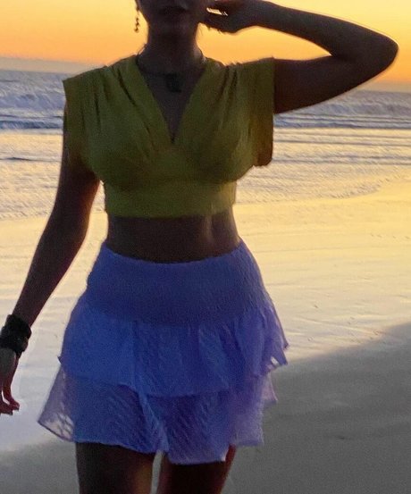 背の高いオンリーファンズ HD 写真