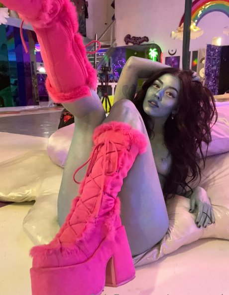 巨乳の若いオンリーファンズ 可愛い 写真