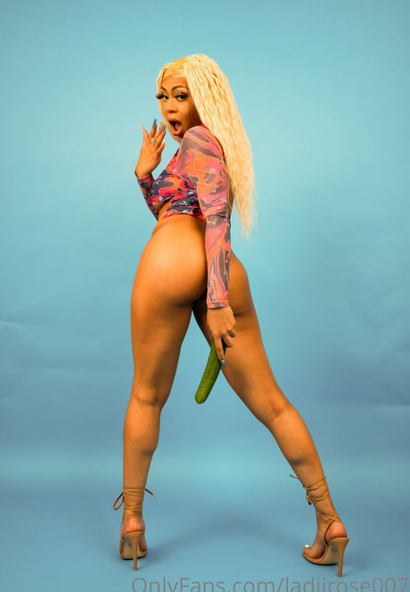 アスレチックな熟女オンリーファンズ セクシーヌード 写真