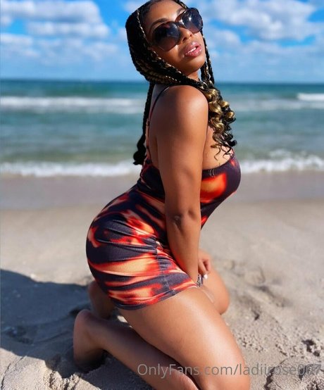 小さなおっぱいオンリーファンズ 無料xxx 写真