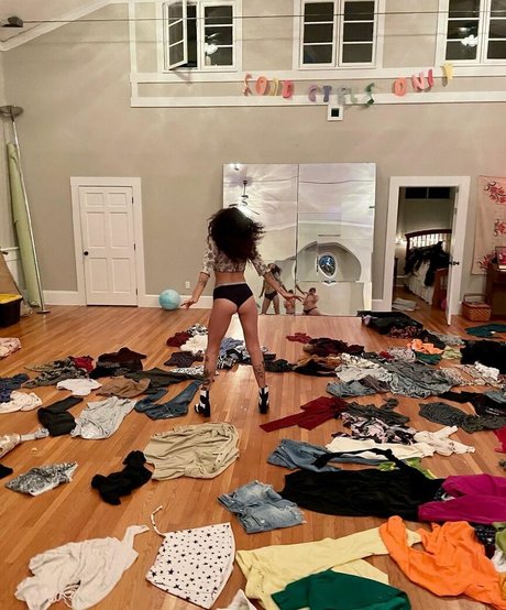 Indigo De Souza トップモデル 写真