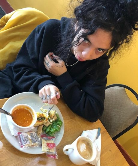 Indigo De Souza ポルノモデル 写真