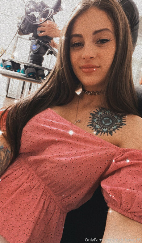 足 マンコ オンリーファンズ 可愛い 画像