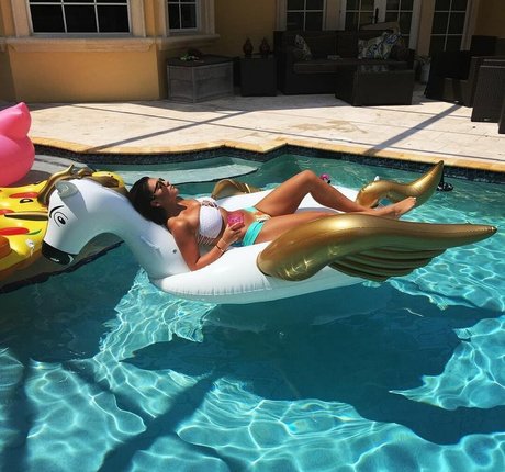 Cassidy Daiagi ヌードモデル ギャラリー