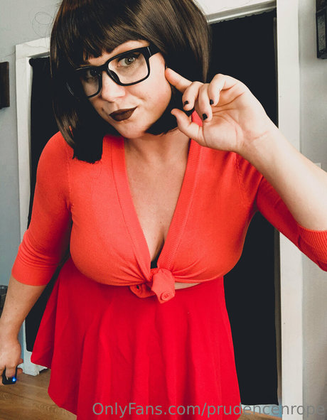 巨乳のマンコオンリーファンズ ホットポルノ 写真