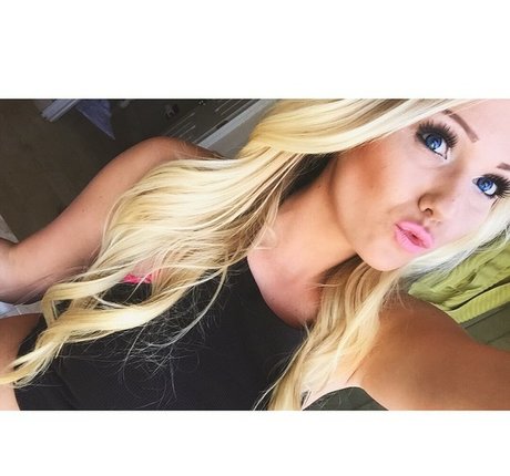 Amber BeIarski ポルノモデル ギャラリー