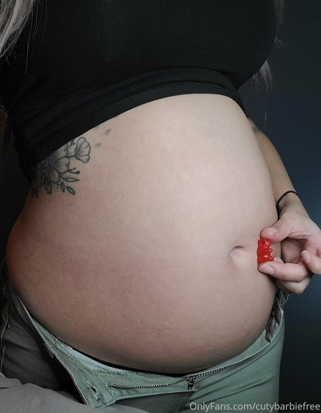 いちごミルクオンリーファンズ xxx 写真