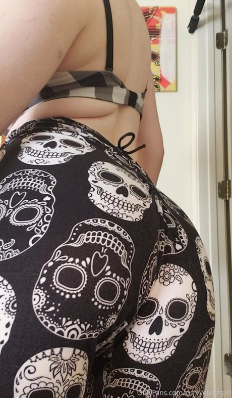 curvyelvishgirl セックスモデル 写真