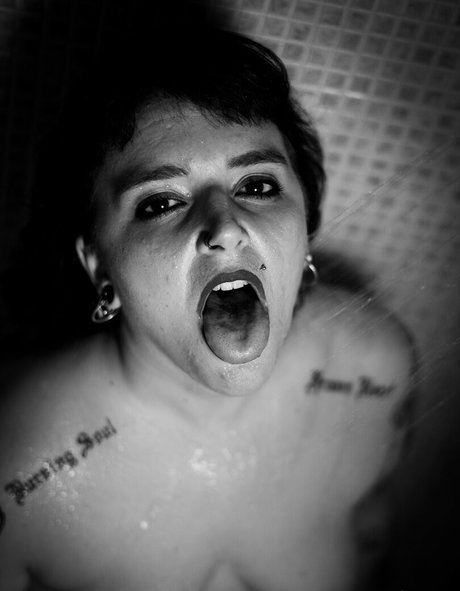 ストリップショー オンリーファンズ 無料エロ 画像