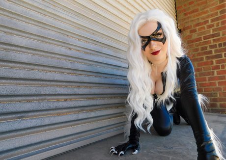 スペードのクイーン オンリーファンズ 美しいヌード 画像