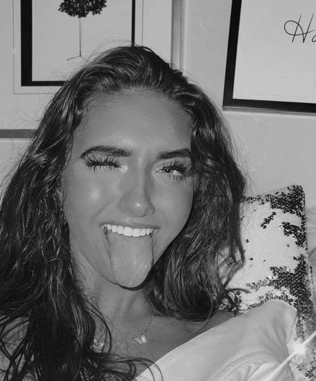 ビーチセックスオンリーファンズ ヌード 写真