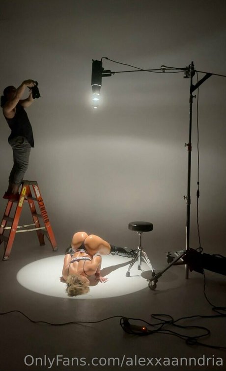 alexxaanndria ポルノスター 画像