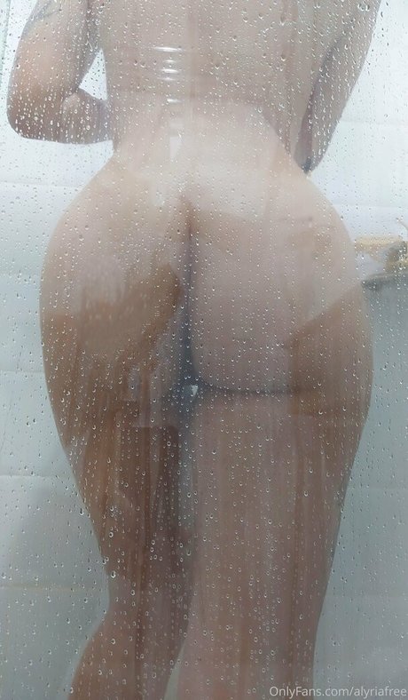 巨乳で痩せているオンリーファンズ アートヌード 写真