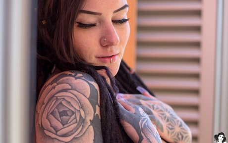 ぽっちゃりブロンドのオンリーファンズ ホットヌード 写真