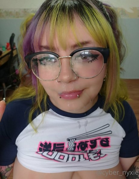 cyber nyxie ホットなモデル 写真