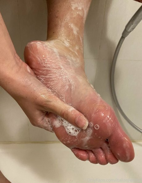 italianfeetluv 写真集
