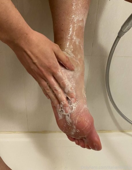 italianfeetluv セクシーなポルノスター 写真