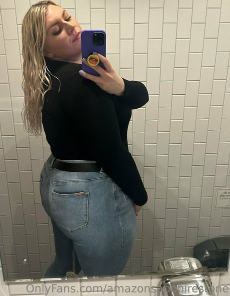 成熟したラテン系オンリーファンズ ホットセクシー 写真