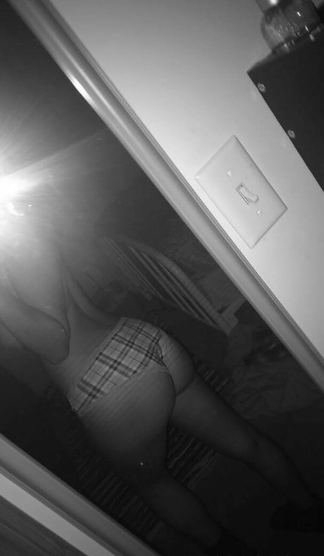 巨大ディルドオンリーファンズ 美しいポルノ 画像