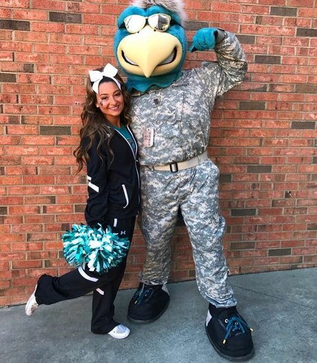 Lizzy Decologero 美しいポルノスター 写真