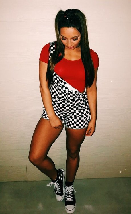 Lizzy Decologero ポルノスター ホット 画像