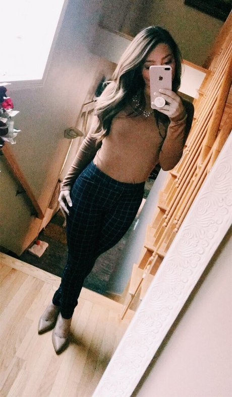 Lizzy Decologero ヌードのポルノスター 写真