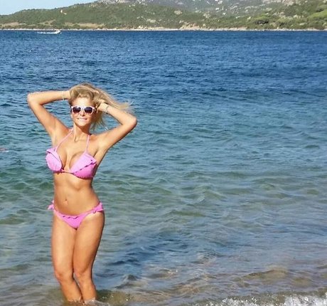 コスプレオナニーオンリーファンズ ポルノ 画像