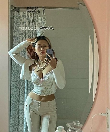 曲線美のxxx オンリーファンズ セクシー裸 写真