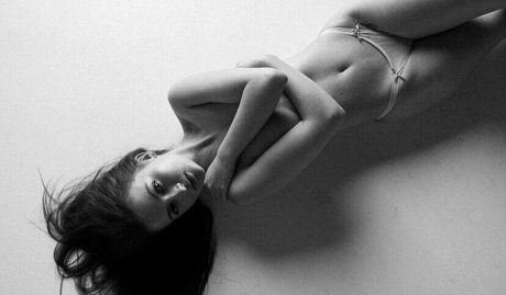 JOI オンリーファンズ ヌード 写真