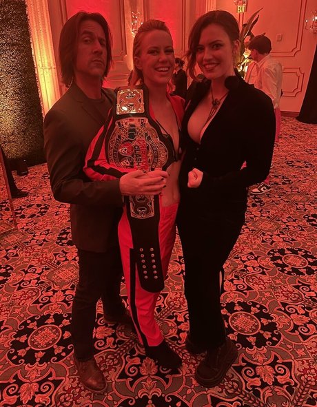 ティーンフィンガリングオンリーファンズ えろ 写真