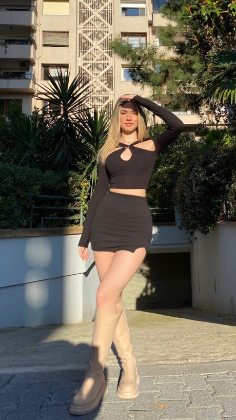 Melike Saygin 完璧なモデル 写真