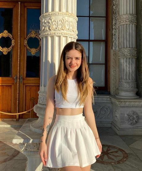 Melike Saygin ポルノスター アダルト 写真