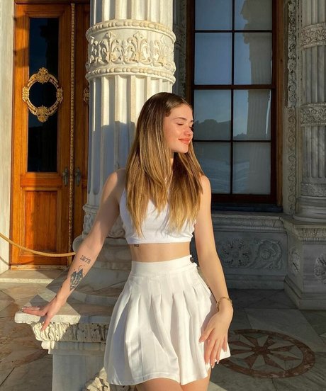 Melike Saygin セックスモデル 写真