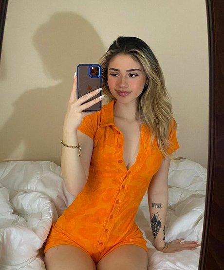 Melike Saygin 写真集