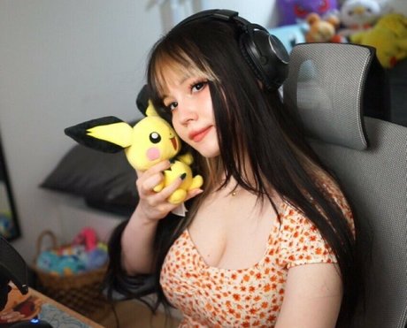 Shini Waifu トップ女優 画像