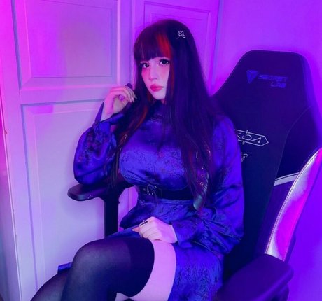 Shini Waifu xxx女優 写真