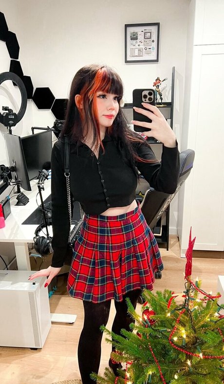 Shini Waifu トップ女優 ギャラリー