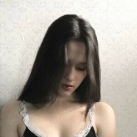 yiwedk アダルトモデル 写真