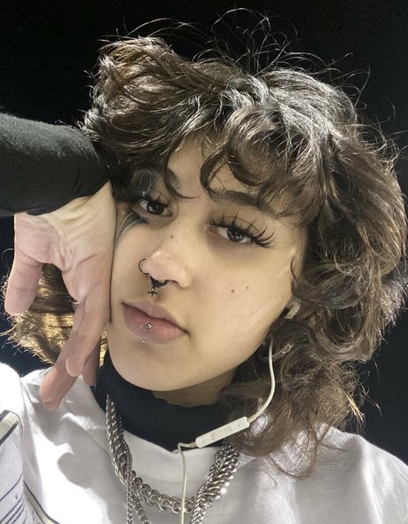 ぽっちゃりブルネットオンリーファンズ 無料ポルノ 写真