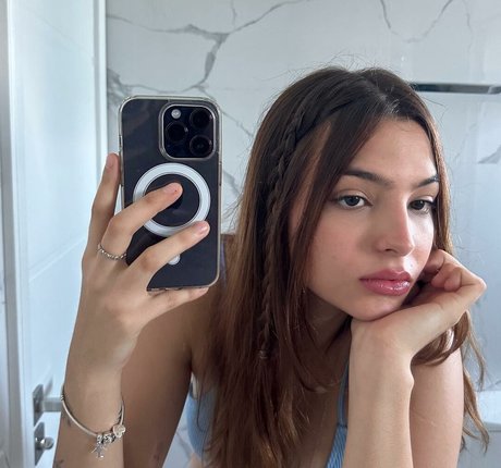 Clarissa Pavie かわいいスター 画像