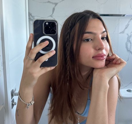 Clarissa Pavie 独占スター ギャラリー