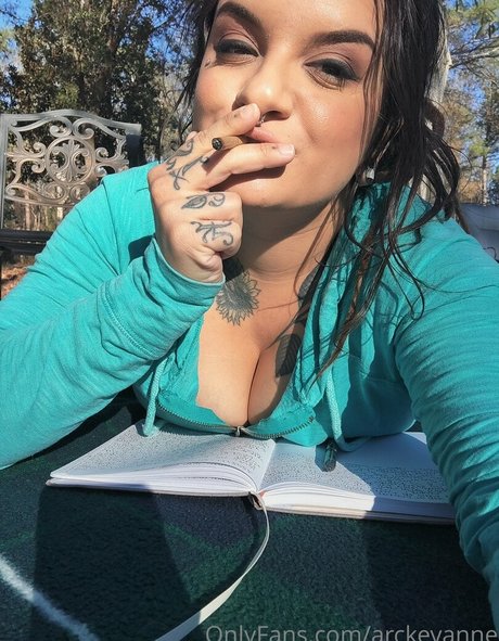 ティーンレズビアンオンリーファンズ セクシーヌード 画像